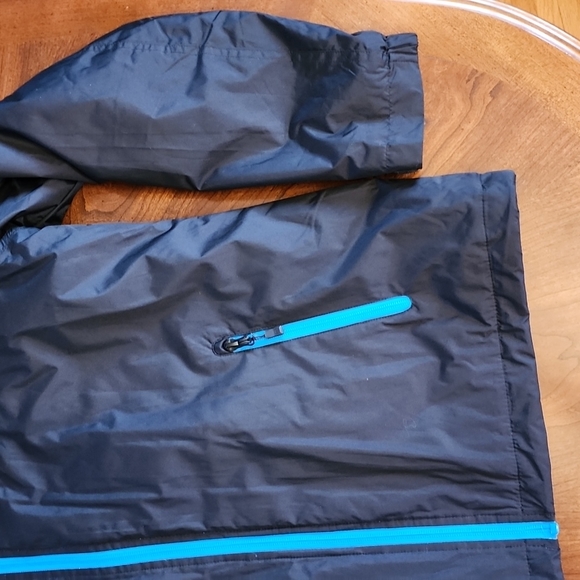 STORMTECH black coat with blue zippers - Picture 5 of 16